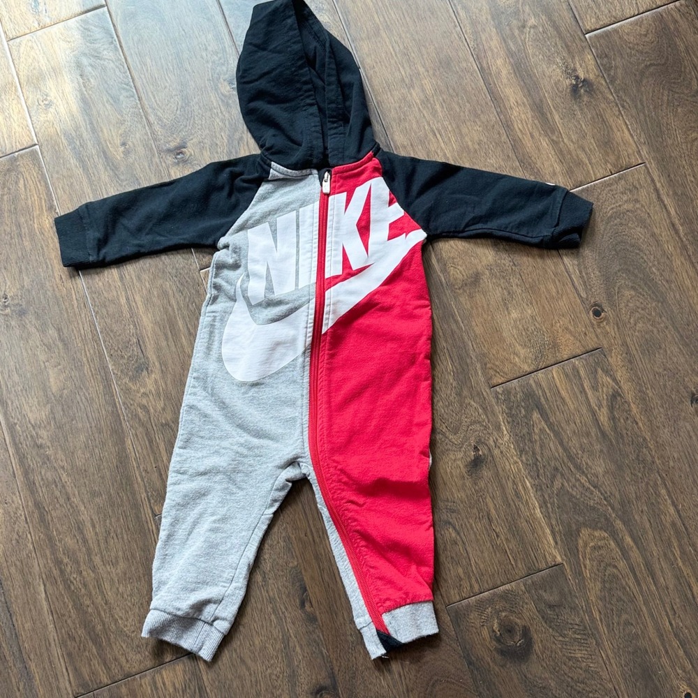 Nike Hooded Romper Kids 9M Red Grey Black Excellent Colorblock Zip Fleece Futura